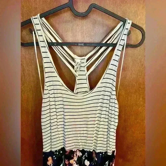 Women’s Mudd floral stripe maxi dress size medium - Picture 2 of 5